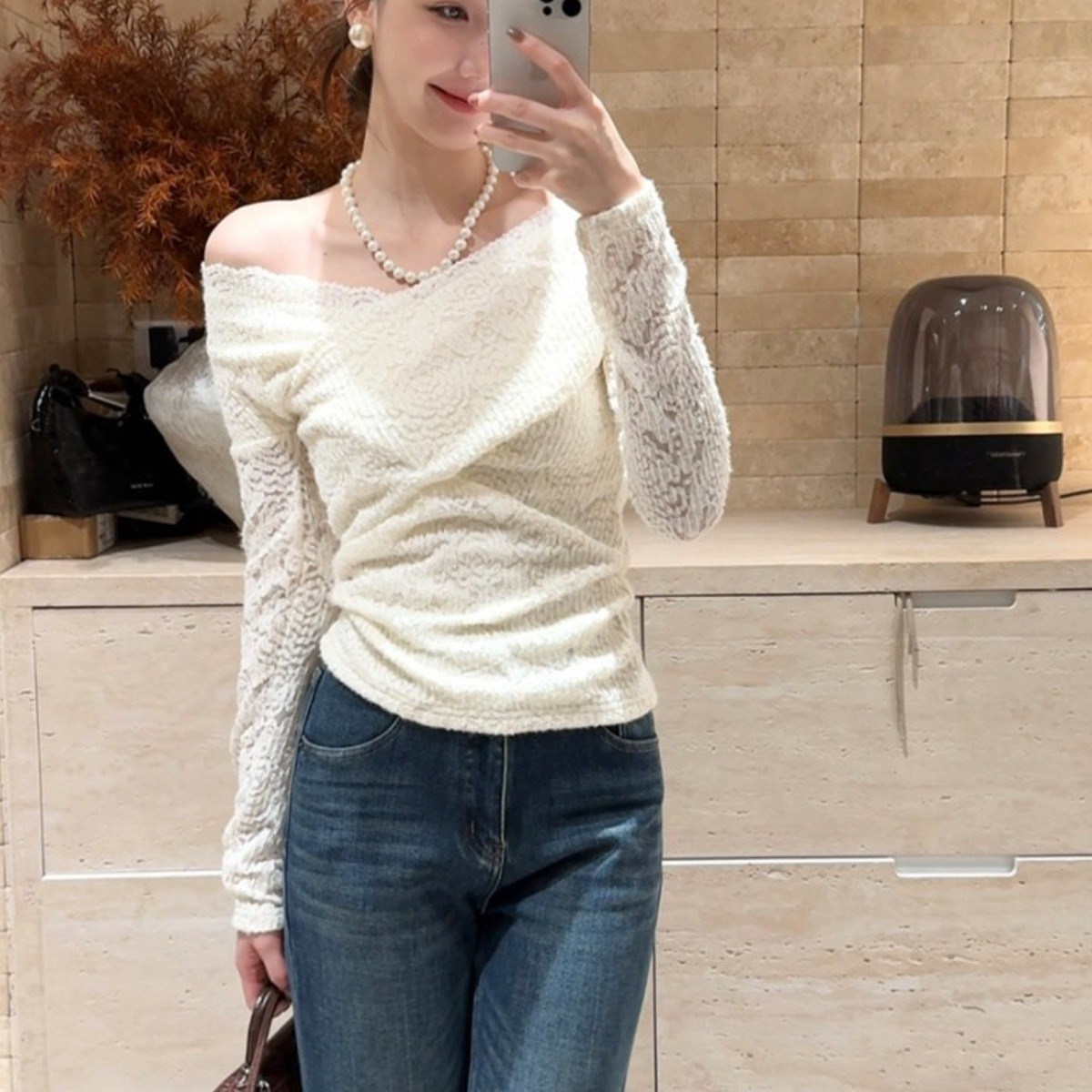 해피유통 여성 페미닌 오프숄더 드레이프 니트 탑 46,700원