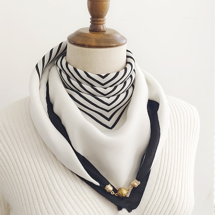 바바 프리미엄 자석버클 쁘띠 사각 스카프 5,900원