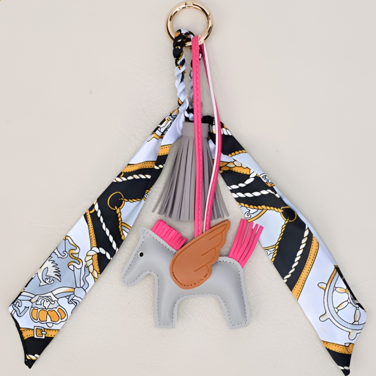 김엔강 스카프 말 가방장식 키링 백꾸 악세사리 13,000원