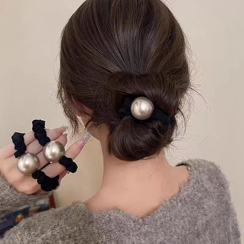 도니주니 진주볼 새틴 곱창 머리끈 8,900원