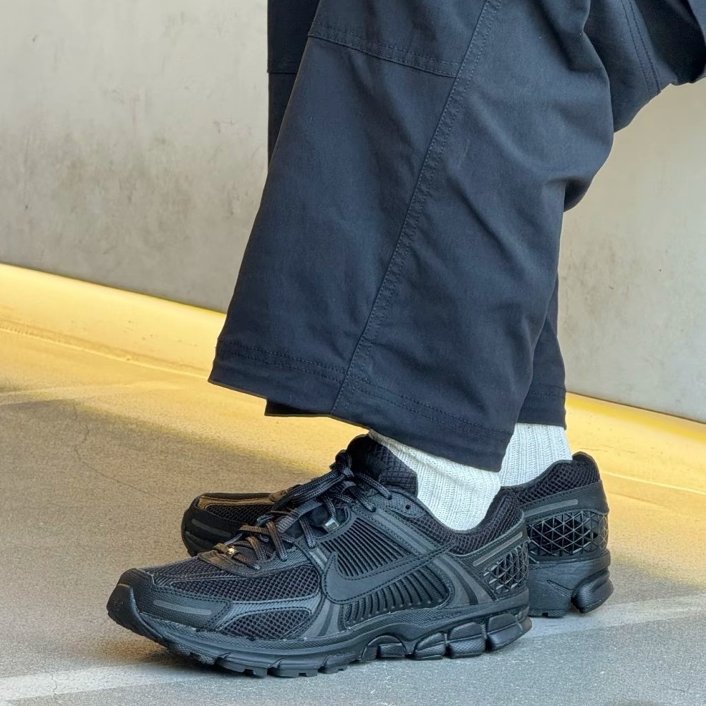 [국내 매장판매] 나이키 줌 보메로 5 블랙 BV1358-003 128,500원