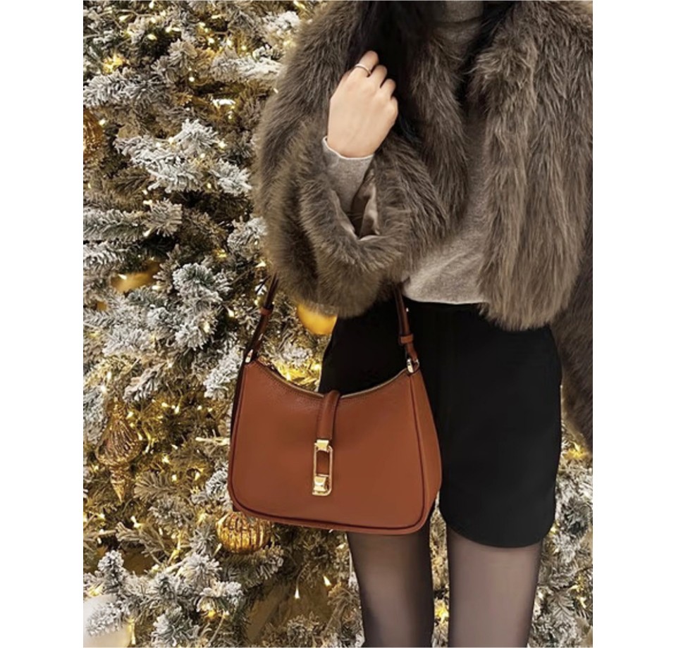 닥스 [메가히트/스테디][D-LOCK] 브라운 D락장식 가죽 숄더 겸 크로스백 YMDCBA5F964W2 254,600원