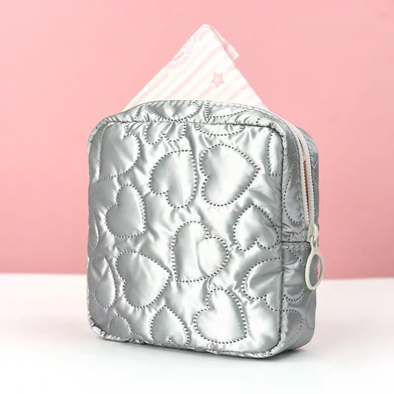 실버 하트 퀼팅 화장품 여행용 파우치 8,390원