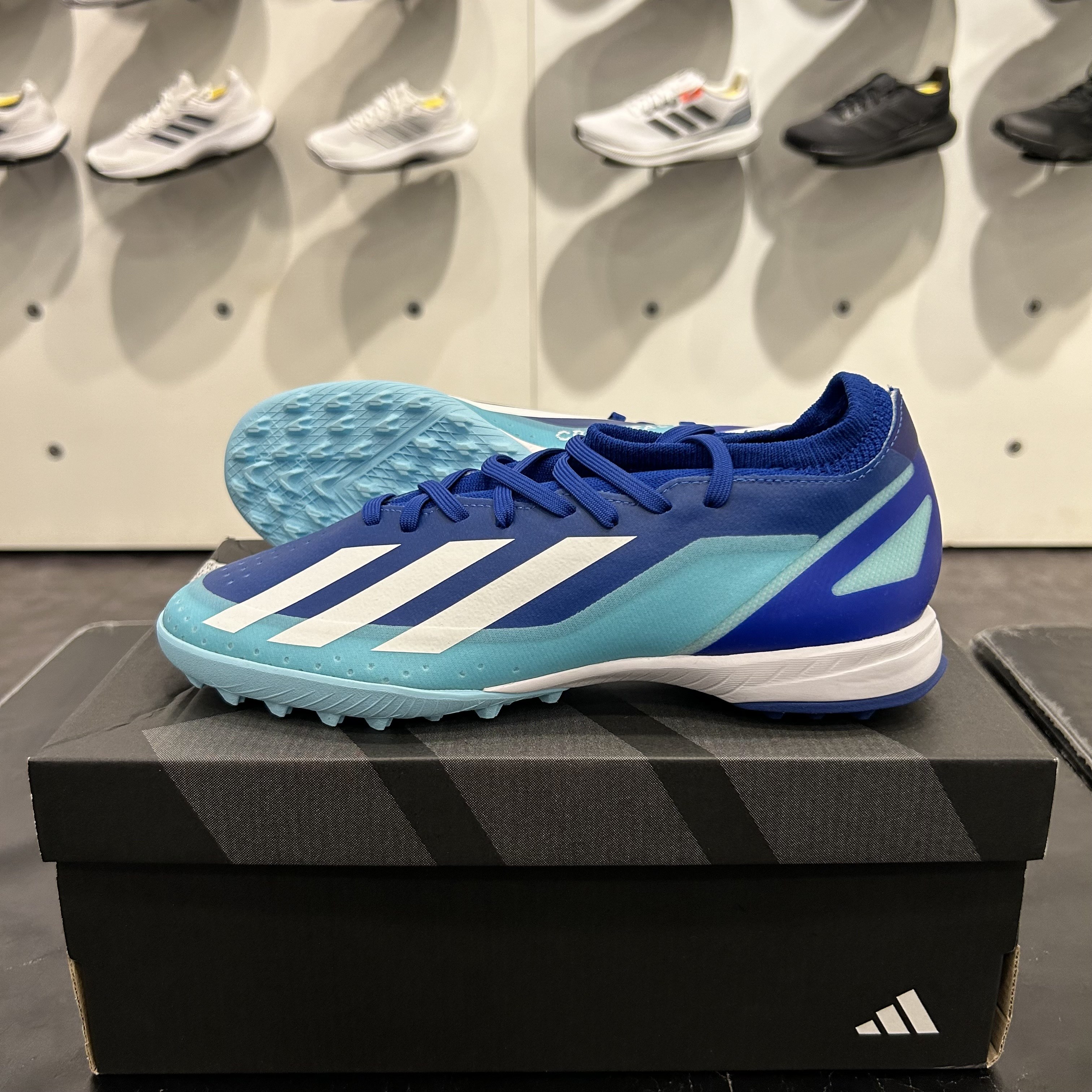 아디다스 풋살화 X 크레이지패스트.3 TF ID9338 37,000원