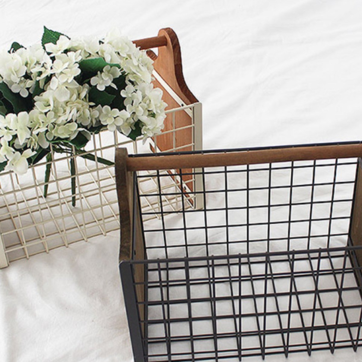 허니상점 철제 사각 바스켓 심플 우드 손잡이 바구니 잡지꽂이 책정리함 /2color 43,000원