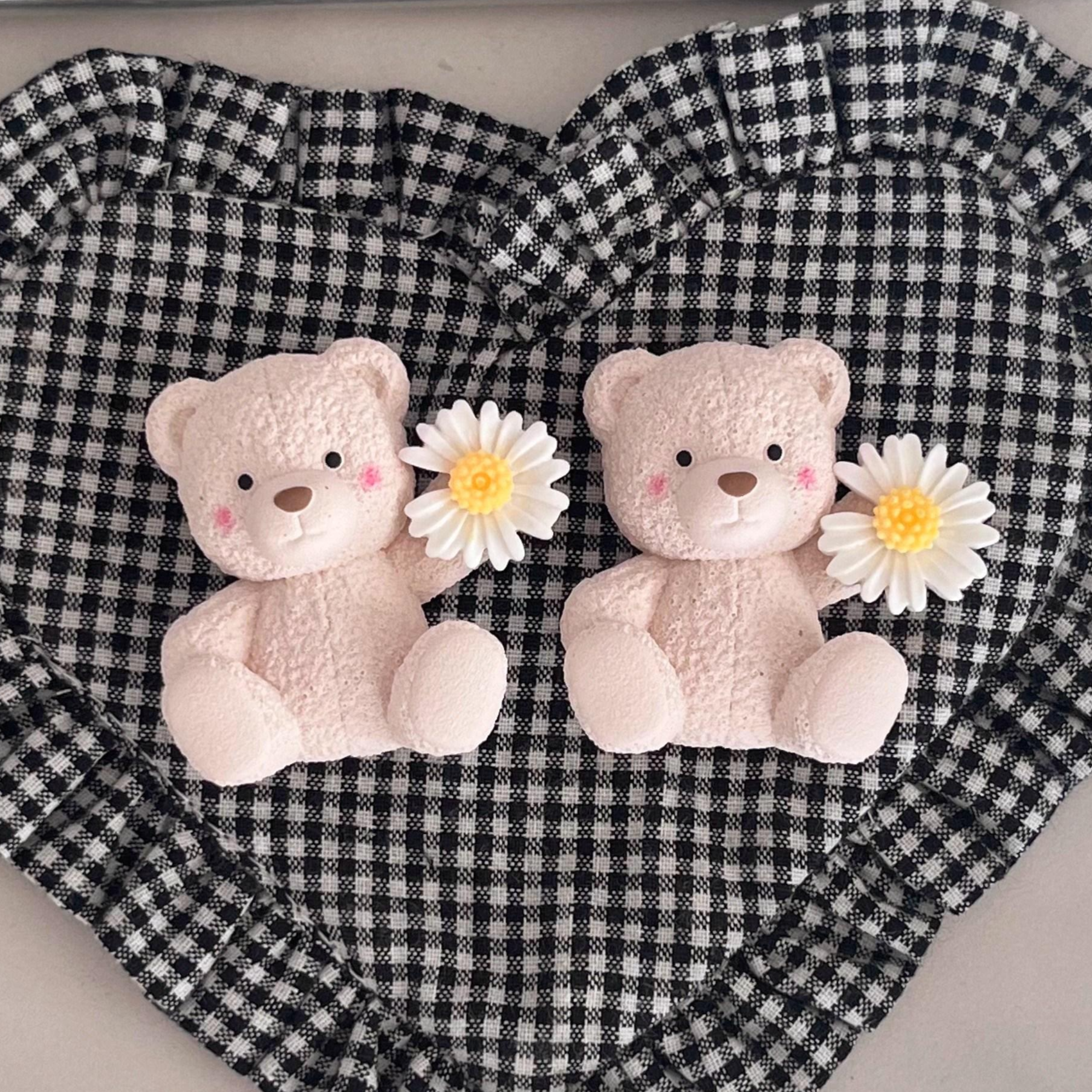 데이지 곰돌이 차량용 석고방향제 [리필오일+차량용클립+선물포장] 13,900원