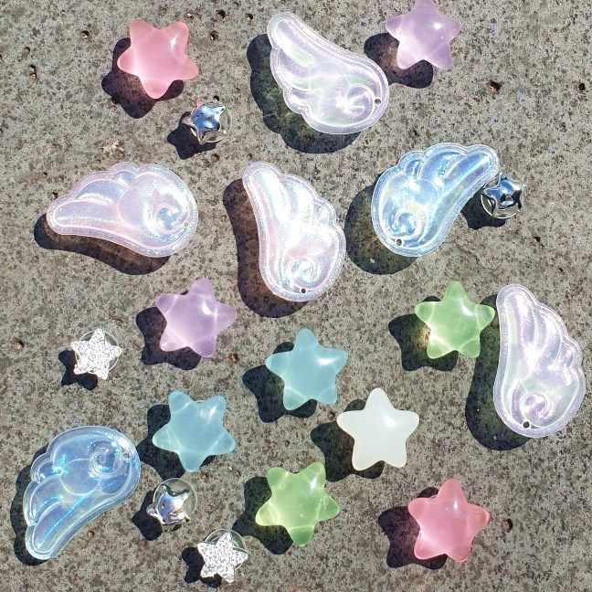 [8pcs] 블링 앤젤 야광별 위시코어 별 날개 8개 1세트 신발꾸미기 신꾸 set 그린 블루 핑크 퍼플 화이트 엔젤 요정 스타 y2k 천사 슈피츠 자비츠 신발파츠 신발장식 5,500원