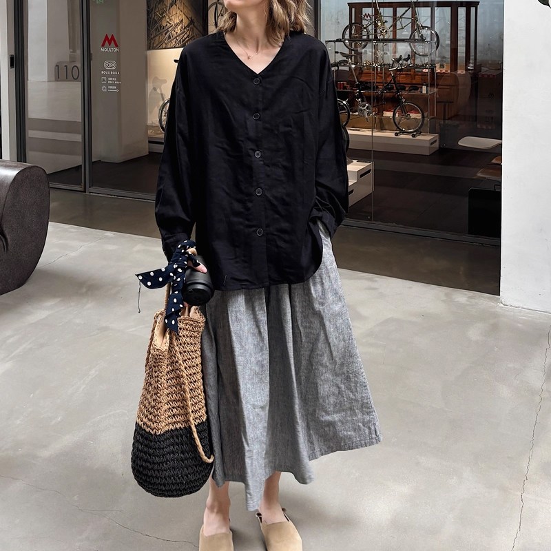 퀸앤조이 린넨의 계절 소레나 브이넥 내추럴 버튼 셔츠 79,800원