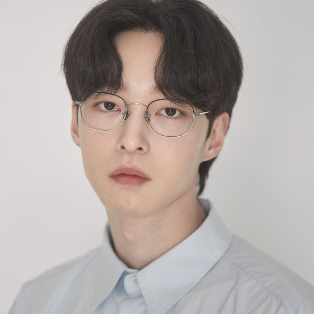 하루홀릭 사각 메탈 국내생산 베타티타늄 소재 블루라이트 차단 안경 M-0056 44,900원