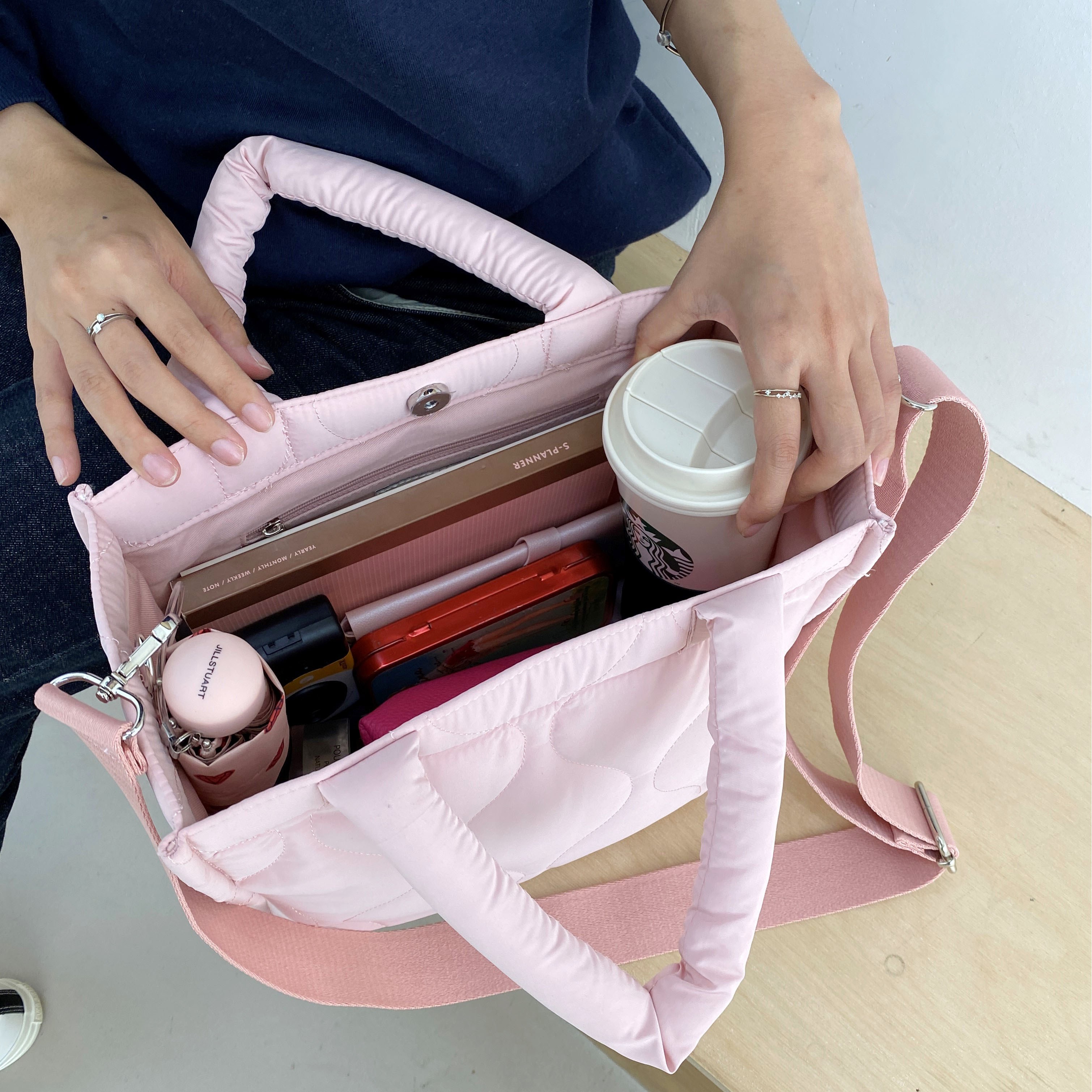 더엘라 윈디 스퀘어 퀼팅 패딩백 기저귀가방 보부상 구름 데일리 가벼운 초경량 숄더 토트 39,800원