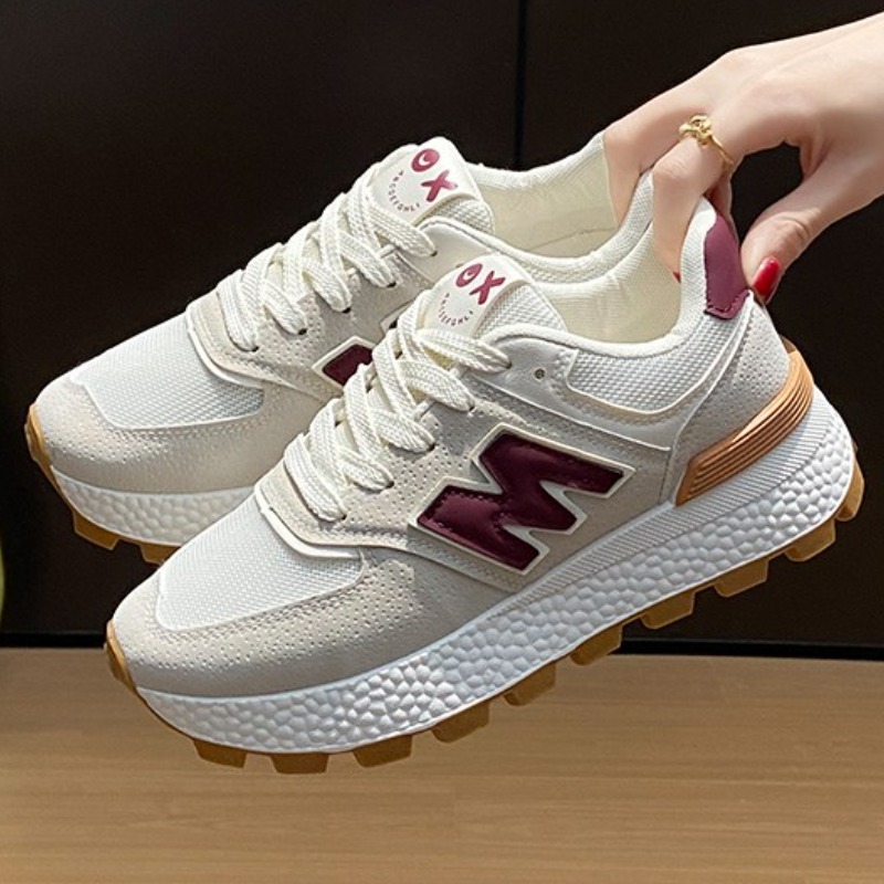 여성 운동화스니커즈 트레킹화 통풍 런닝화 두꺼운 바닥 미끄럼 방지 신발 24,490원