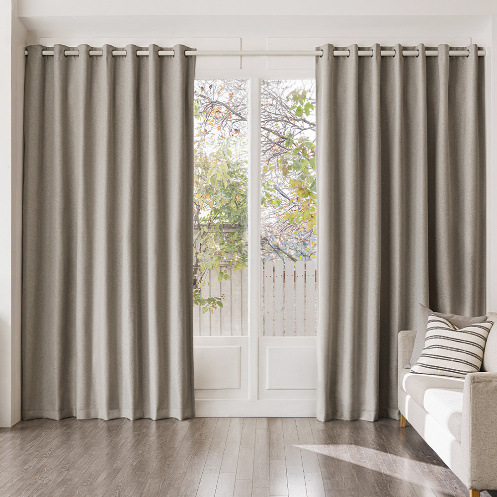 더자리 99.99% 빛차단 가벼운 아일렛형 암막커튼 2장 + 커튼끈 2개 36,900원