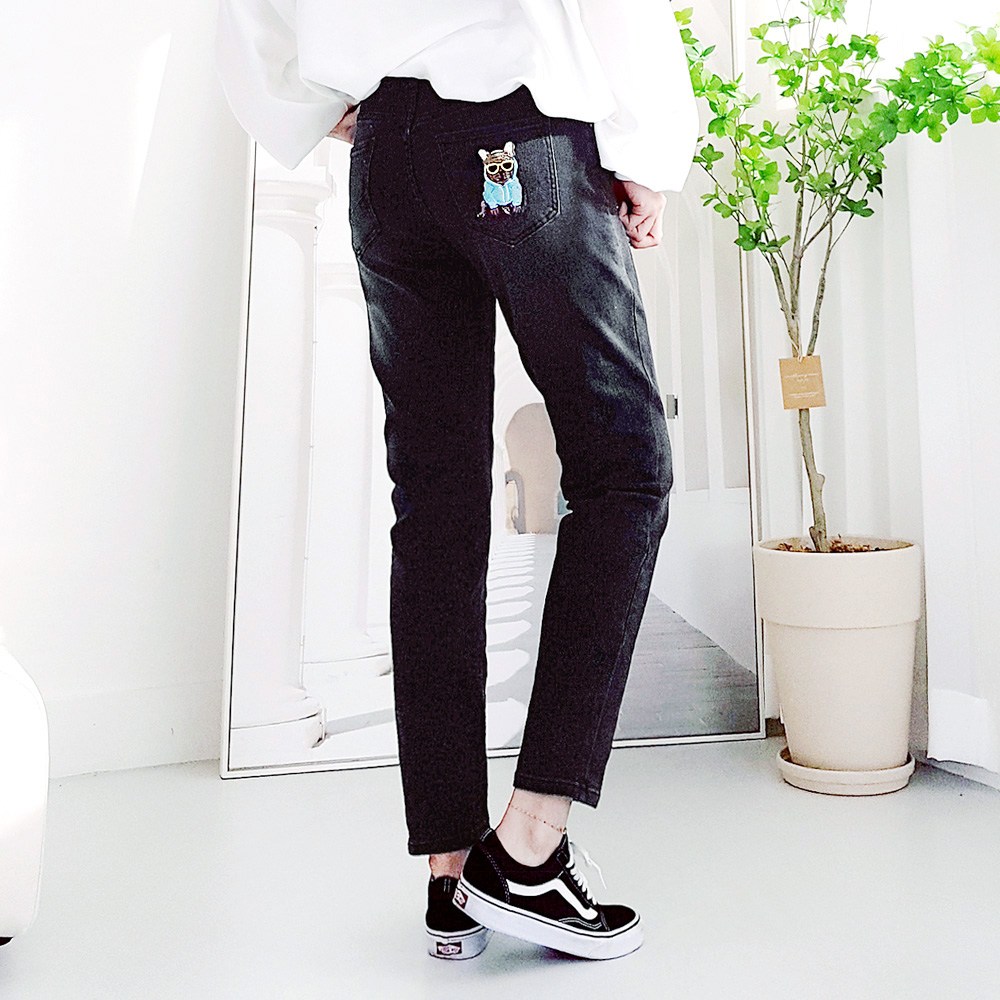 103st 캐릭터 자수 블랙진 여성 밴딩 스판 배기 청바지 2종 택1 44,800원