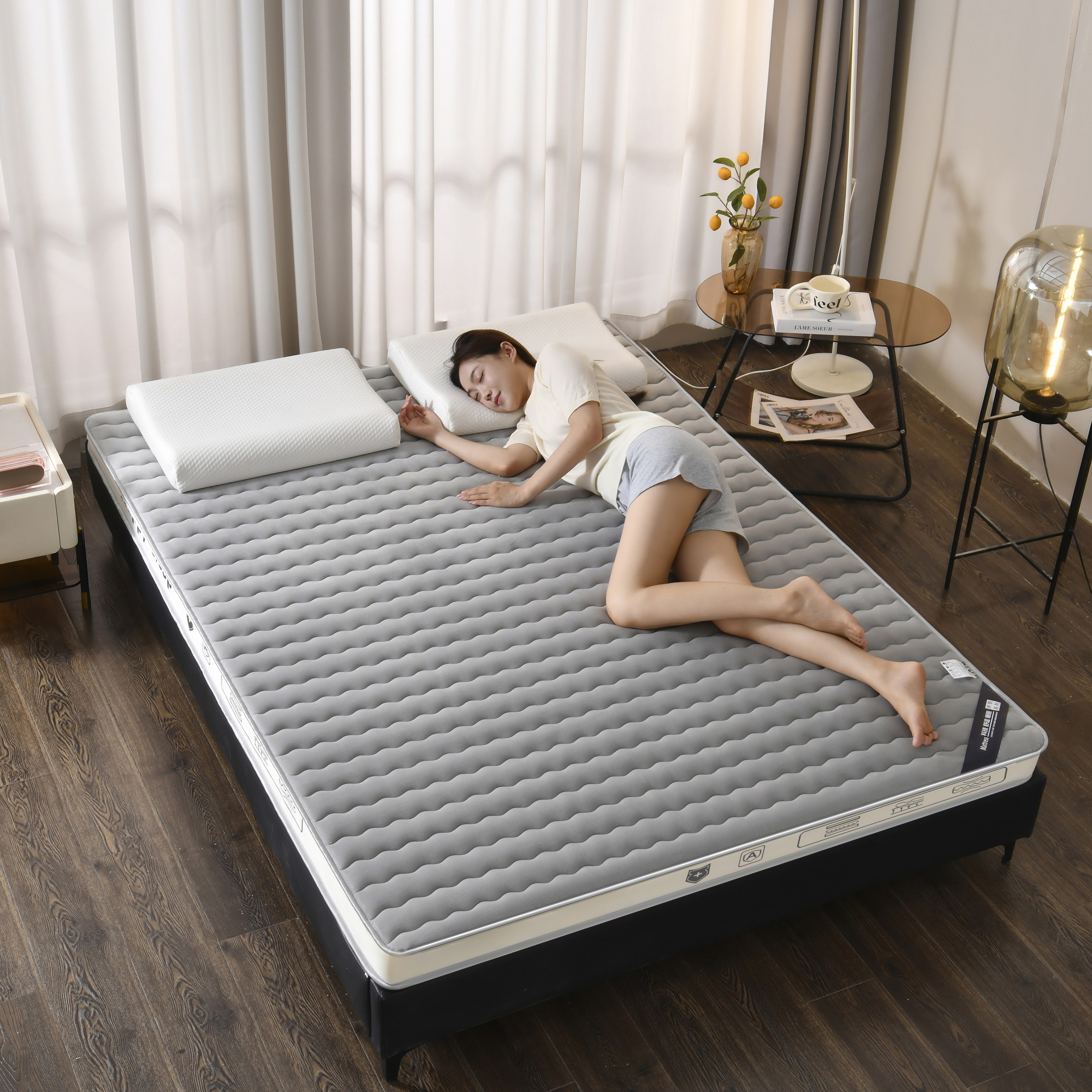 신세기무역 푹신한 고탄성 침대 매트리스 바닥용 침대용 겸용 원룸 사계절 편안한 수면 토퍼 54,550원