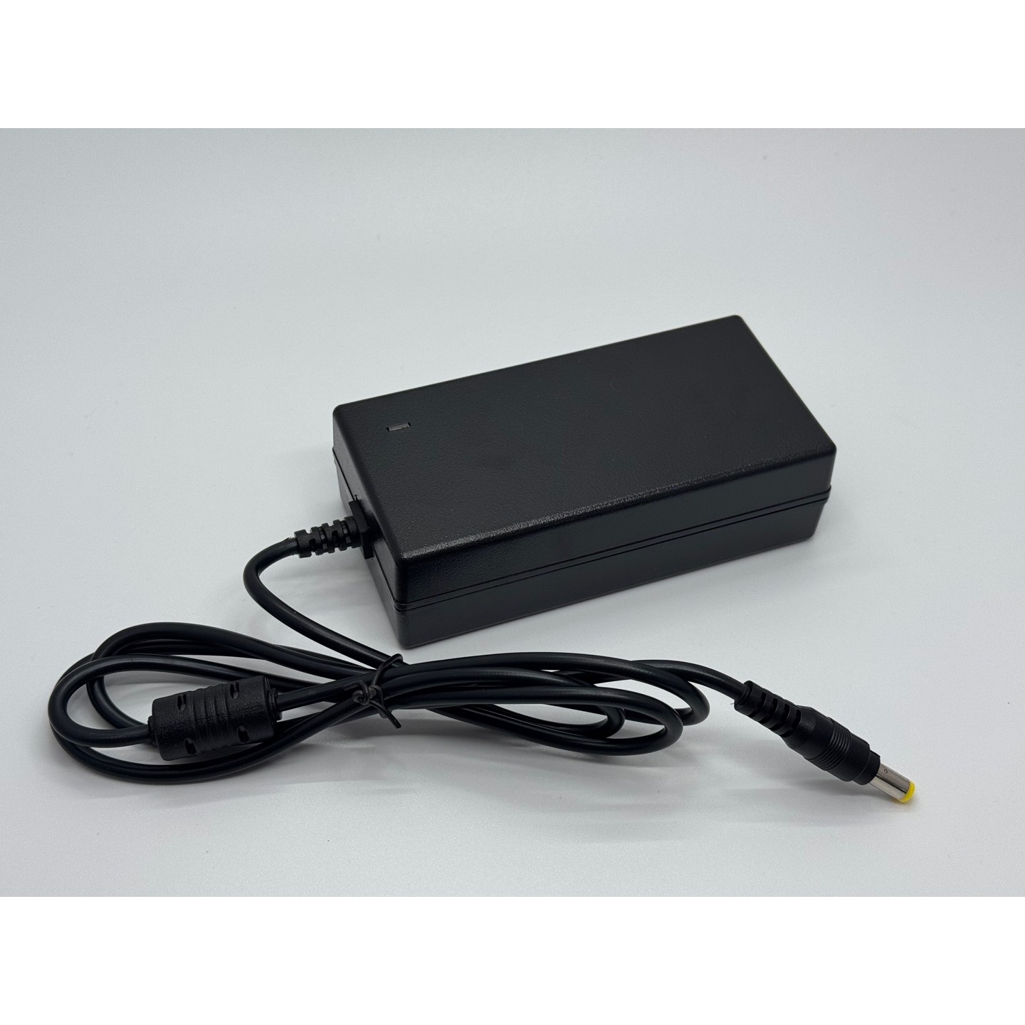 LG모니터 호환 국산 DC 19V 3.16A 코드분리형 모니터 어댑터 (외경: 6.5mm 내경: 4.4mm 1핀) 13,200원