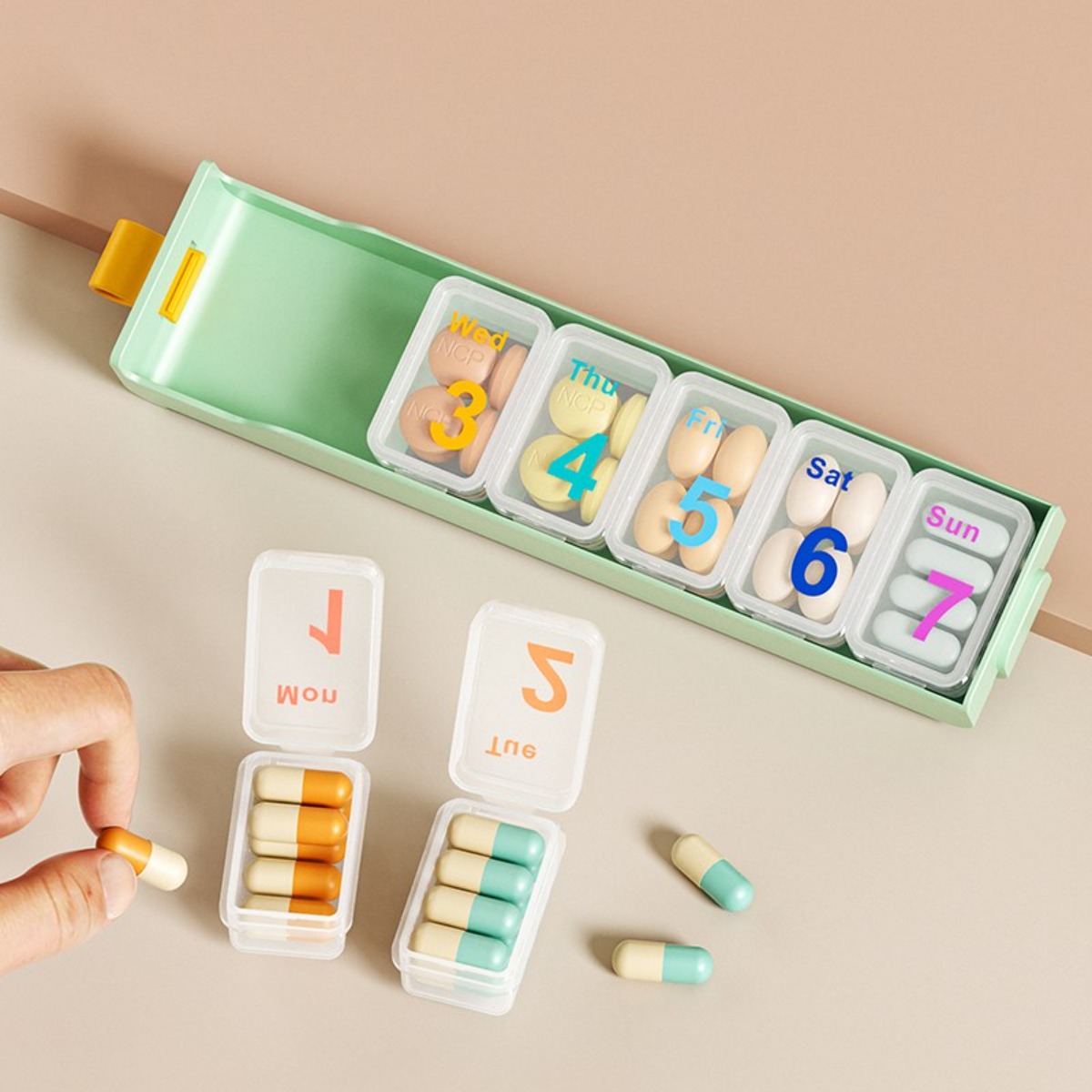 일주일 약통 휴대용 7일 약정리약통 아침 점심 저녁 3회 분할 약보관함 대용량 알약 케이스 밀폐형 약통 여행용 약품 정리함 13,000원