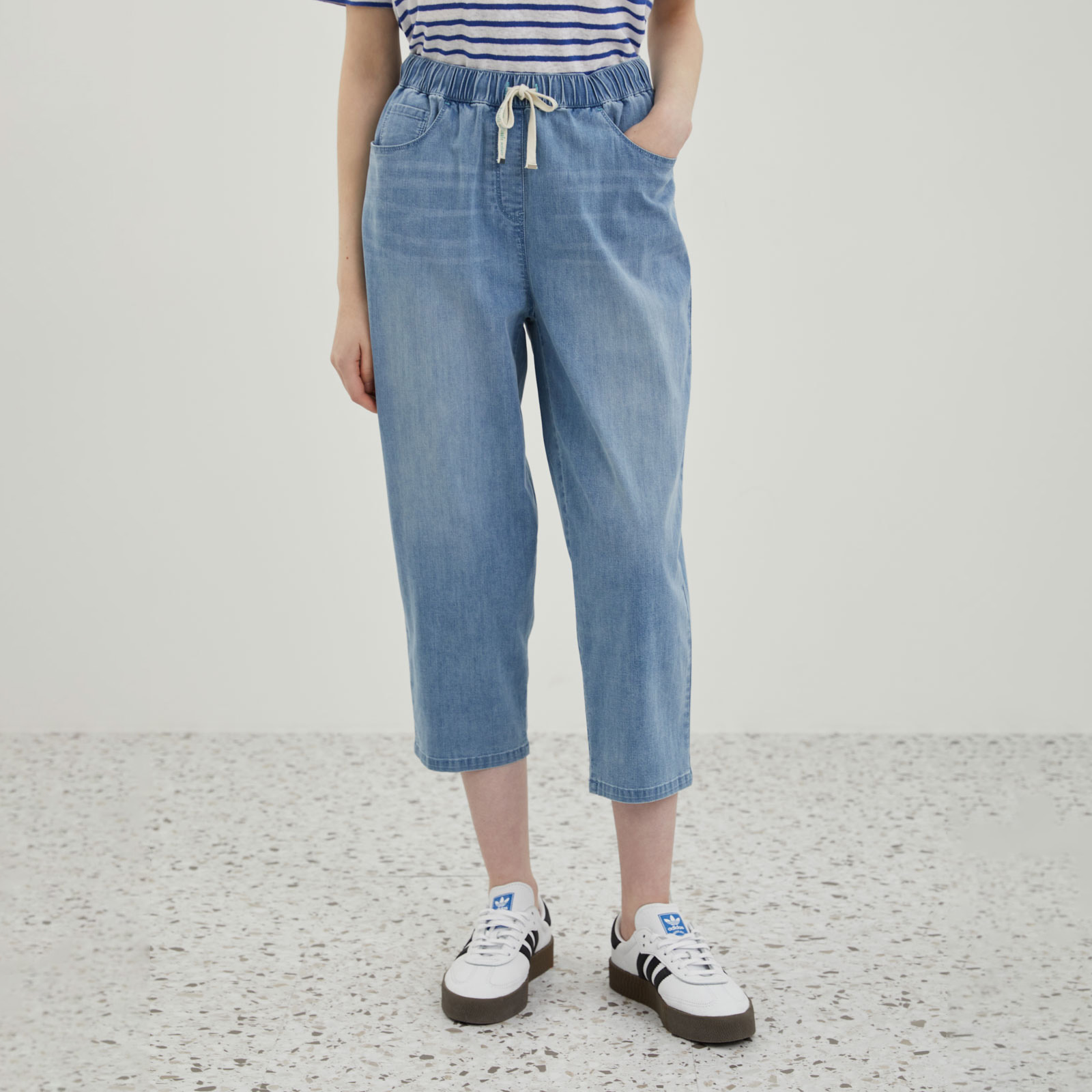 올리비아로렌 여성용 밴딩 데님 배기 팬츠 VVCMP4M4391 59,130원