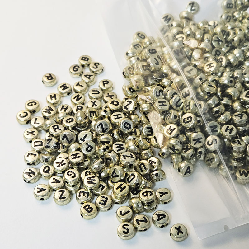 리빙릿 DIY 알파벳 이니셜 비즈 1000개 세트 라운드형 공예재료 10,900원