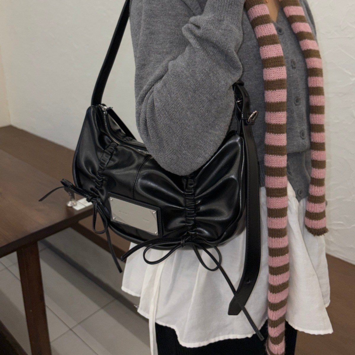 마뗑킴 숄더백 가방 대학생 리본 데일리 셔링 핸드백 + 랜덤 키링증정 138,000원