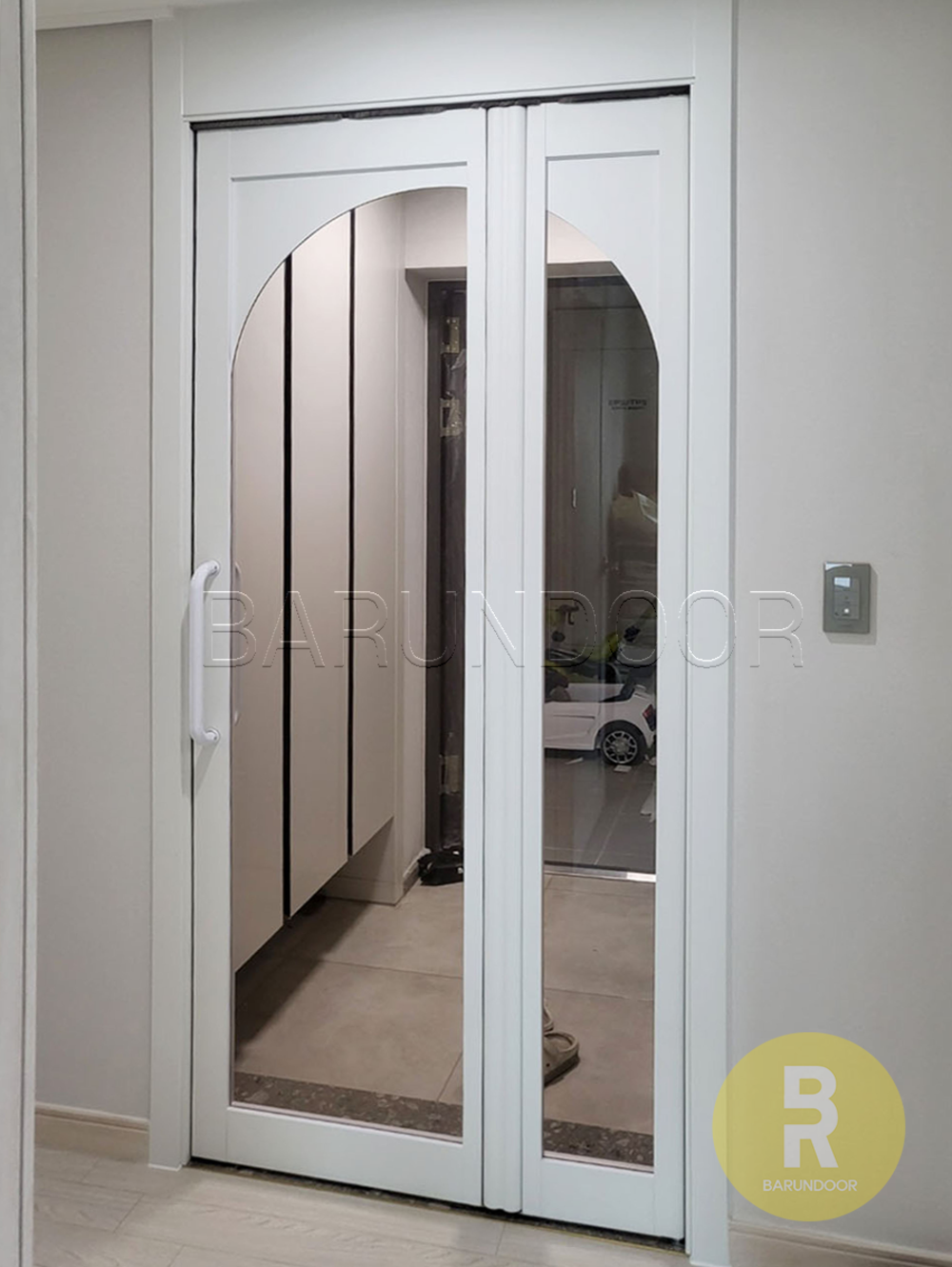 71번 폴딩스윙중문 아치형 유백화이트 브론즈강화유리 // 현관중문,시공비포함,소음차단,반려견안전,맞춤제작,아파트빌라중문 1,110,000원