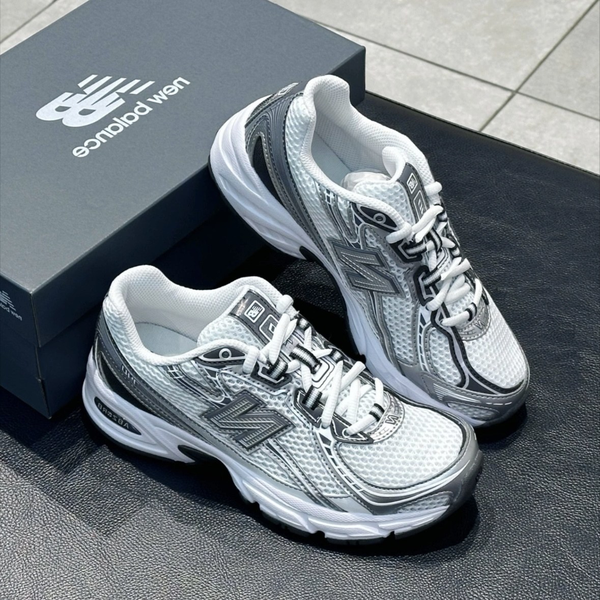 뉴발란스 740 운동화 러닝화 화이트 실버 U740PH2 213,000원