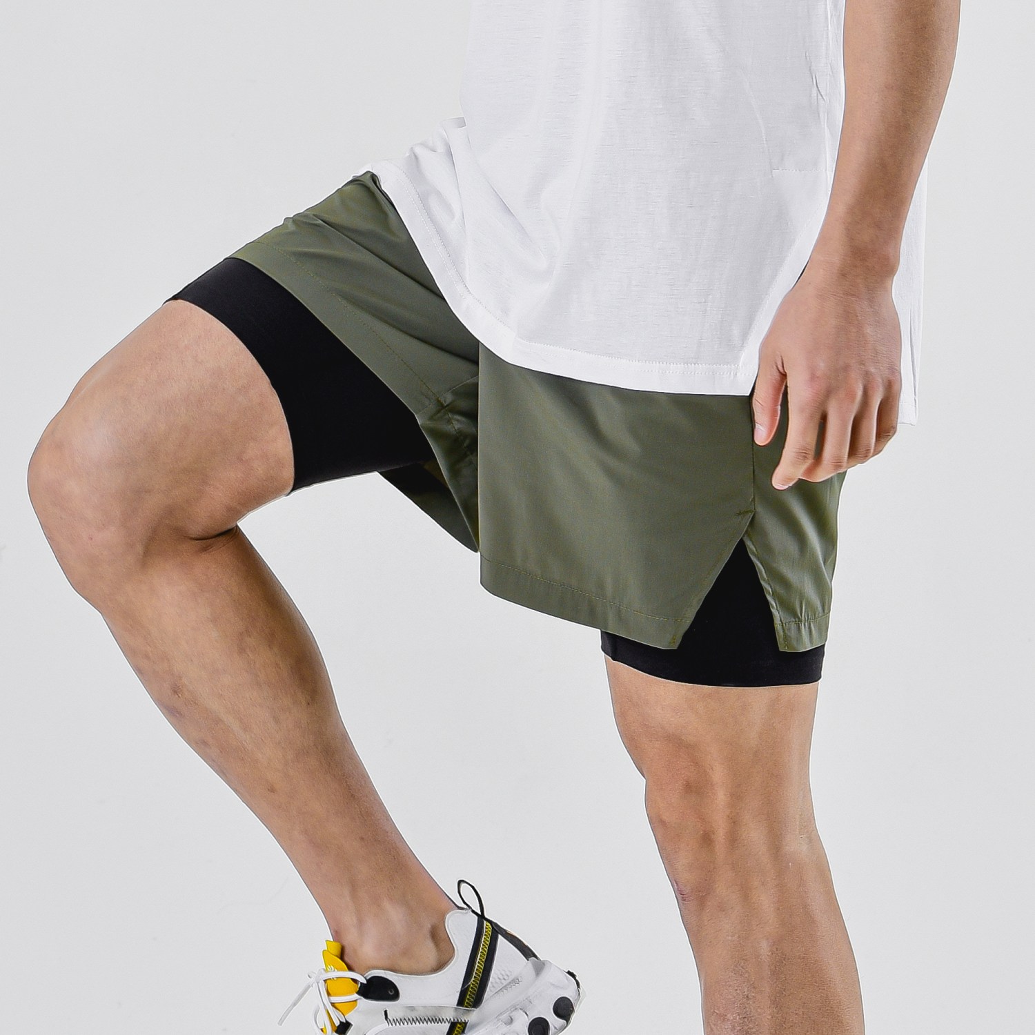 레스테 고급스러운 광택의 브이컷 프리미엄 반바지 페리쇼츠 OLIVE 올리브 69,800원