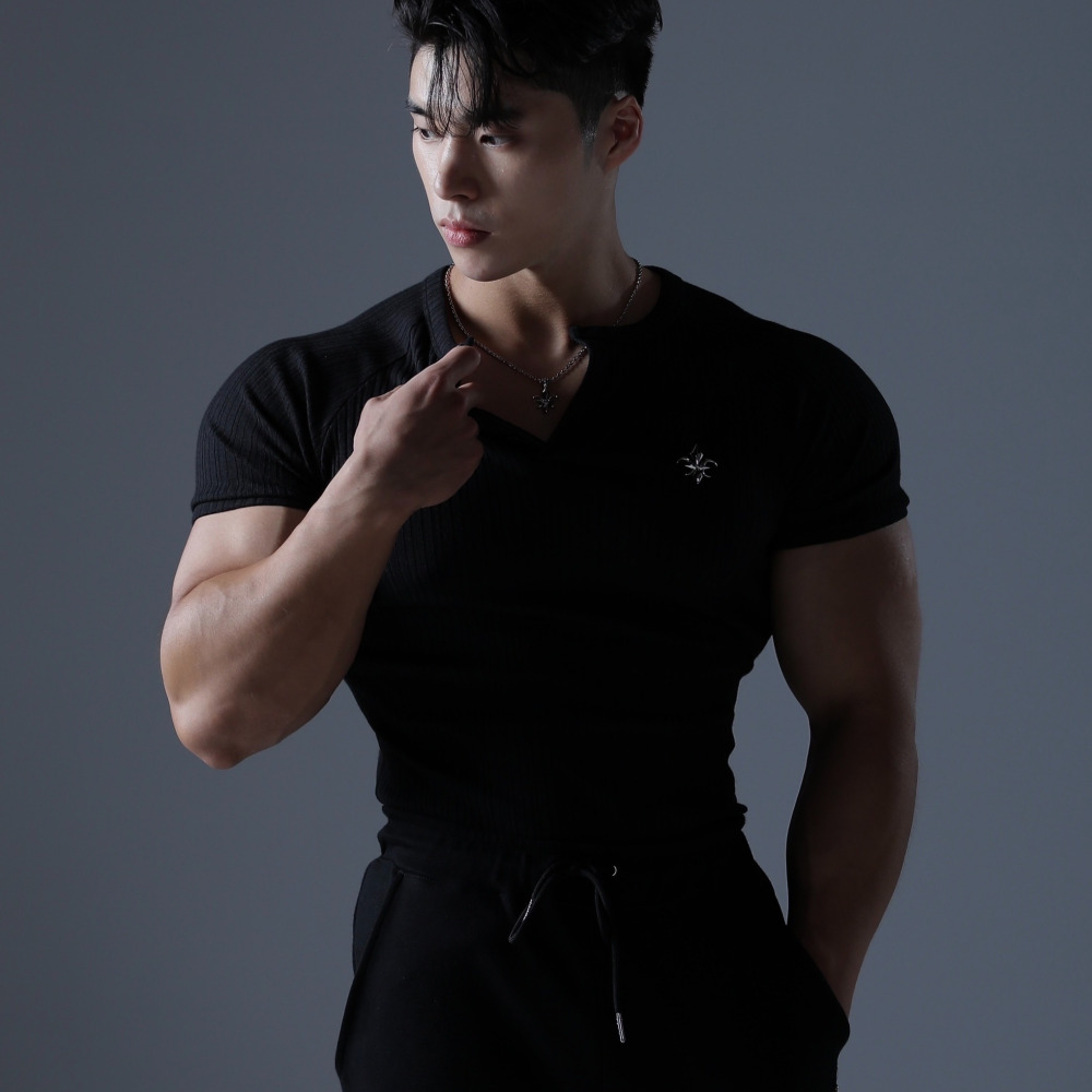 카미드 머슬핏 골지 헨리넥 반팔 티셔츠 59,000원