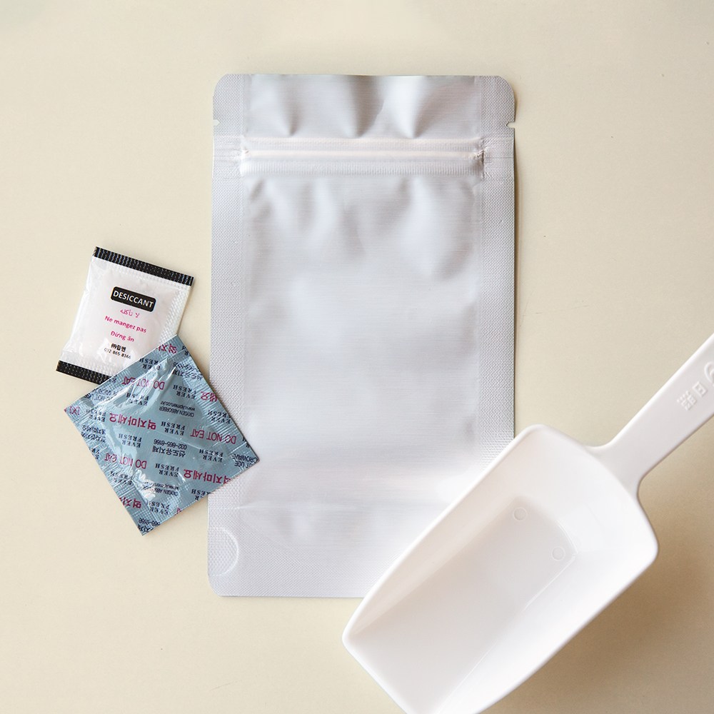 사료 소분 키트 ( 실리카겔 + 산소흡수제 + 은박봉투 ) 사이즈별 식품용 (스쿱증정) 스탠드 지퍼백 팩 18,200원