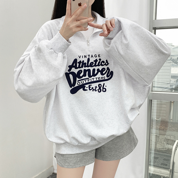 티데일리 남녀공용 에이디 자수 패치 오버핏 반집업 맨투맨 28,900원