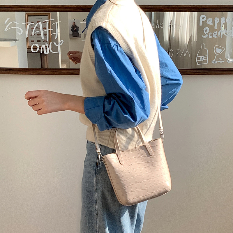 D.I.O 26년 봄 여름 신상 악어무늬 최고급 천연소가죽 미니백 크로스백 169,000원