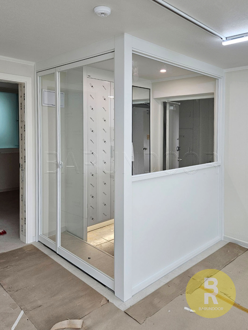 77번 ㄱ자중문 파티션 초슬림유압 비대칭양개스윙 화이트 투명강화유리 // 현관중문,시공비포함,소음차단,반려견안전,맞춤제작,아파트빌라중문 1,380,000원