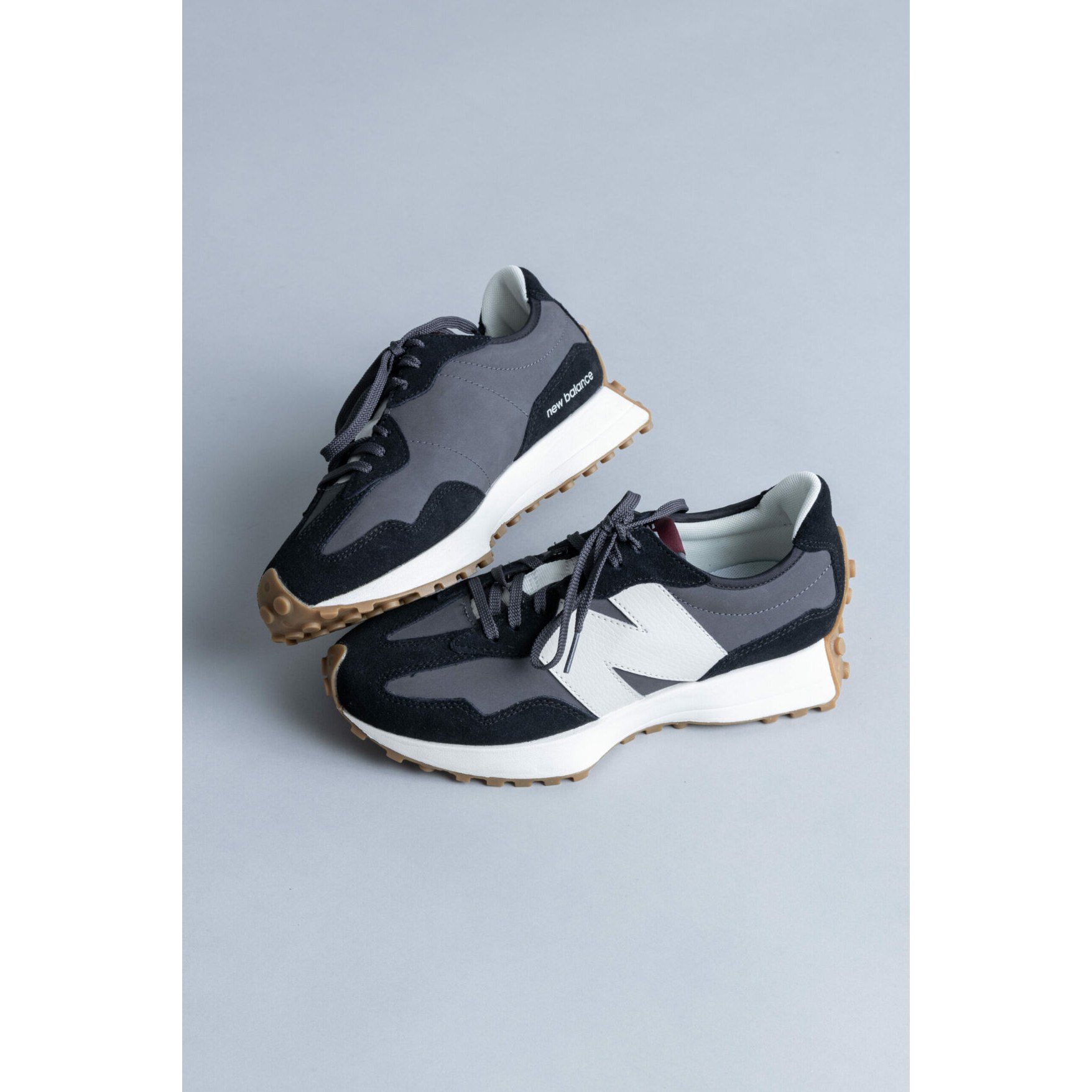 뉴발란스 여성 운동화 327 블랙 여자스니커즈 데일리 런닝화 굽있는운동화 키높이운동화 편한신발 145,000원