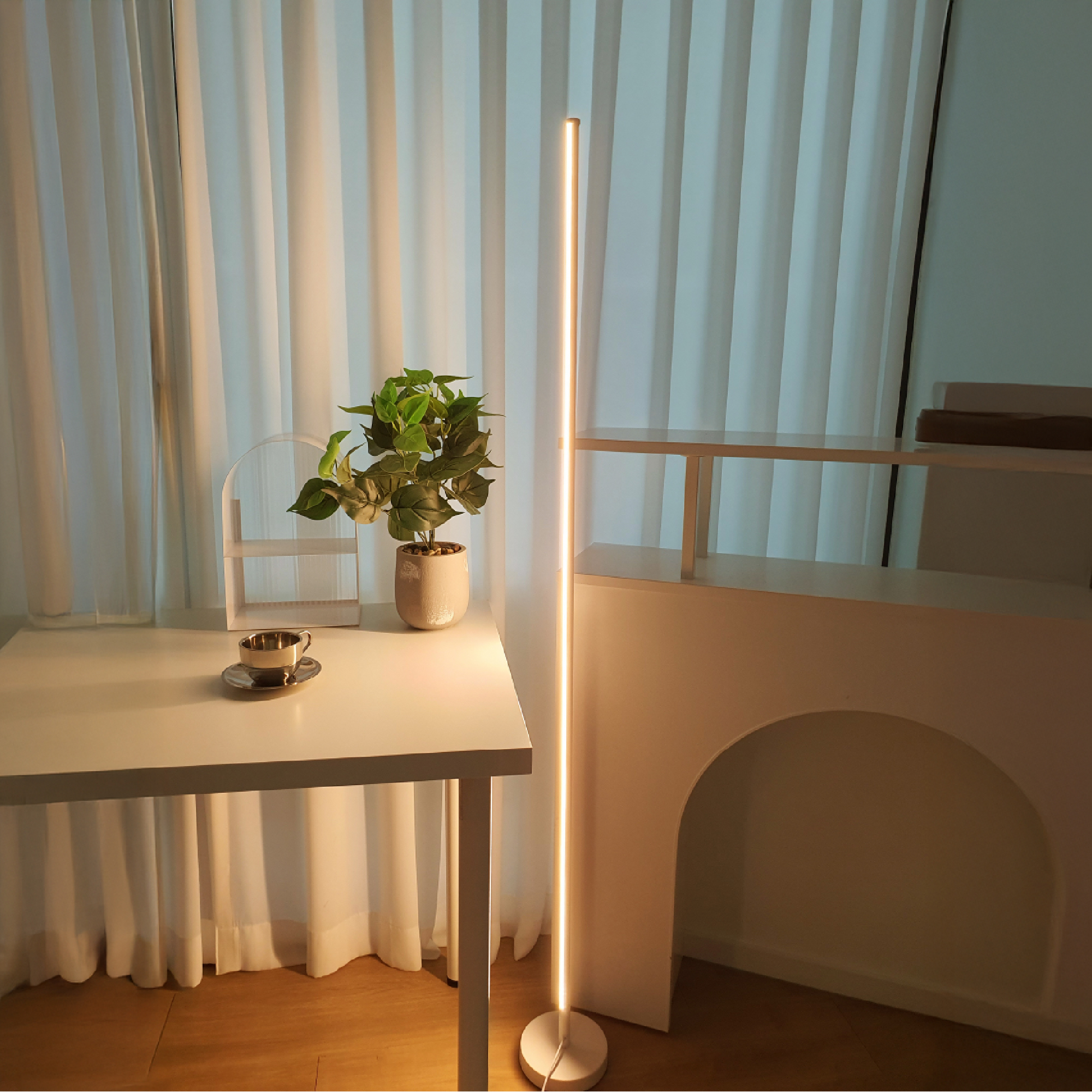 레나에너지 슬림 플로어 장스탠드 27,900원