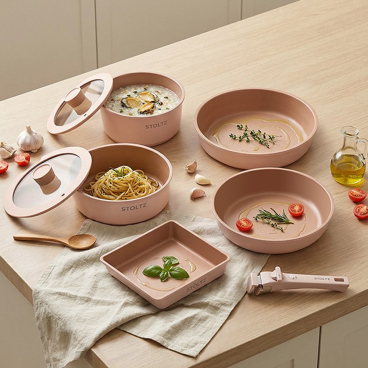 슈톨츠 로제 쿡웨어 IH 매직 쿡웨어 8P(냄비+프라이팬+멀티핸들세트) 국내생산 통주물 냄비 후라이팬 선물세트, 8개, 냄비프라이팬, 로제 129,000원