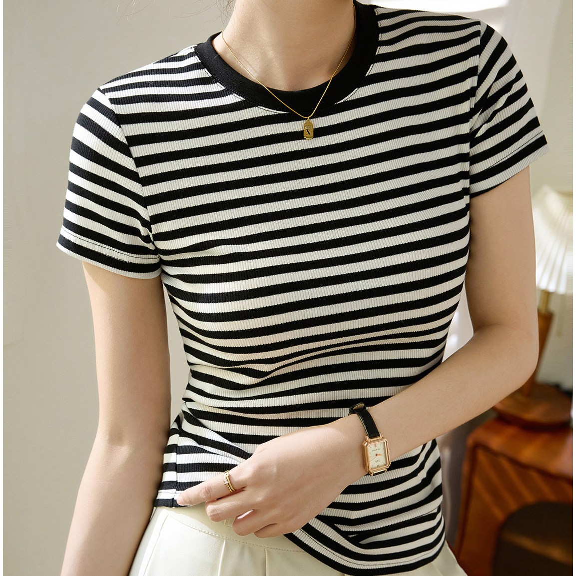 엘에프제트 여성 스트라이프 슬림골지 라운드 반팔티셔츠 24100 19,500원