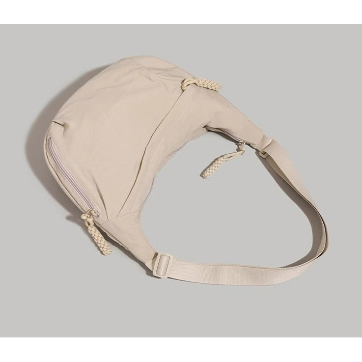 제이엔무역 가볍고 편한 반달형 데일리, 여행용 크로스백 14,800원