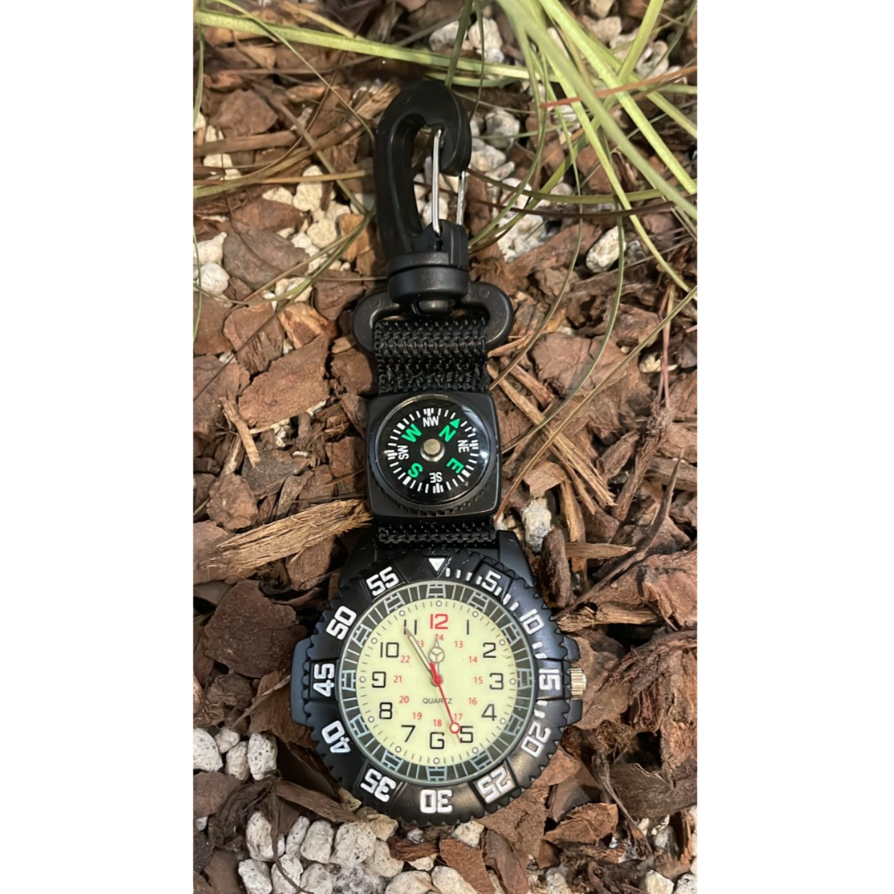 [낭만스토어] 카라비너 나침반 시계 캠핑시계 등산시계 축광 야광 시계 14,900원