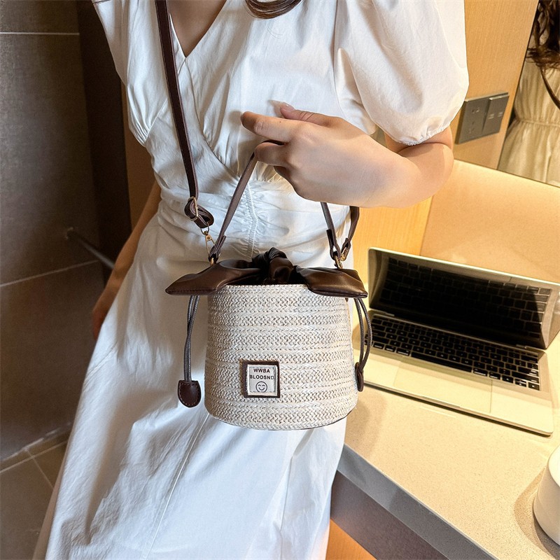 [일주일간 특가] 히야린느 원형바켓 리본포인트 미니 크로스 라탄백 (2colors) 14,900원