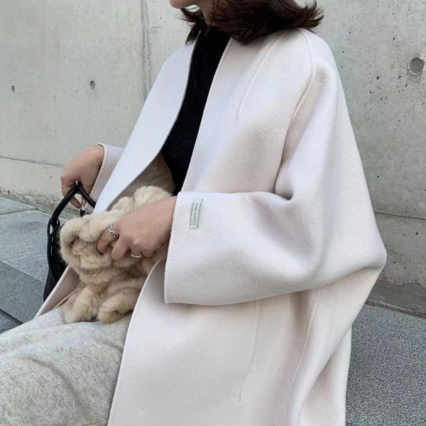 퀸앤조이 카에린 절개 노버튼 루즈핏 롱코트 16,800원