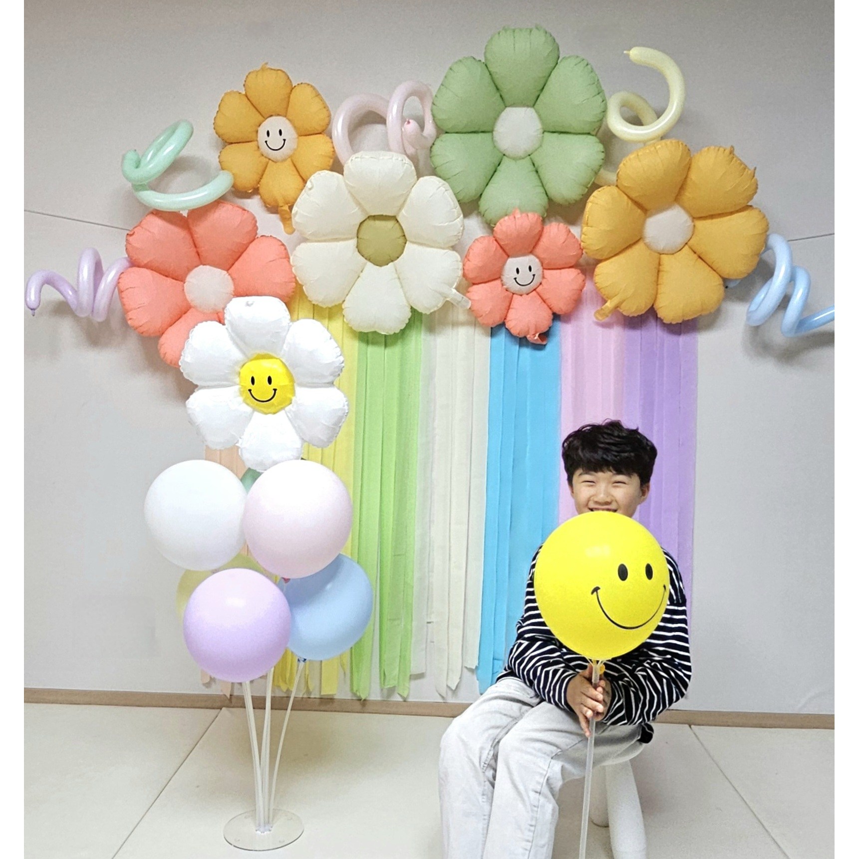꽃풍선 파티스트리머 어린이날풍선 어린이집 학교 교회 포토존 장식 세트 27,800원