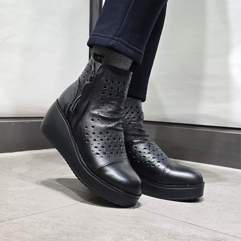 여성 가죽 통굽 부츠 여름 앵클 부츠 펀칭 신발 식스 31,800원