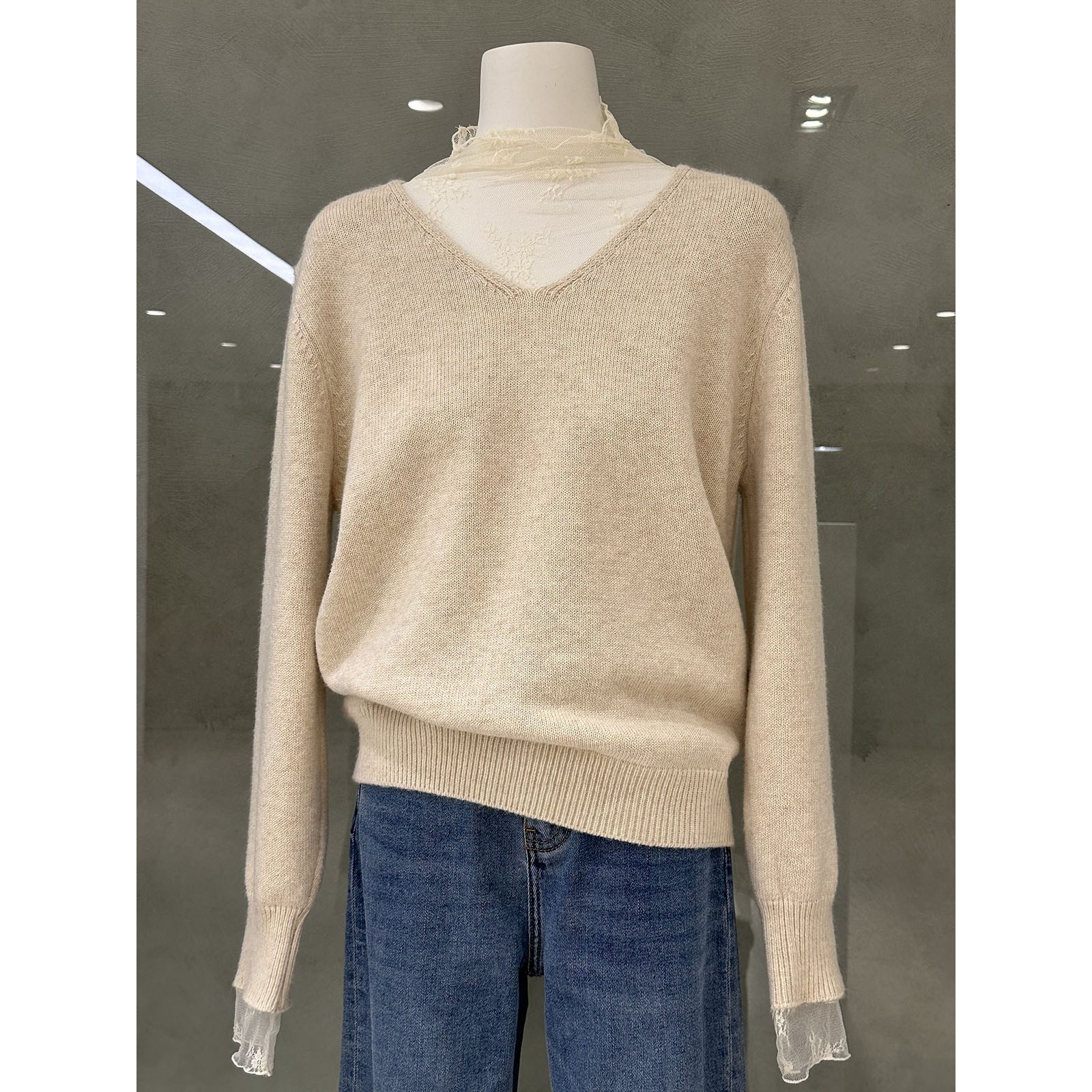 SONOVA 레이스 반하이넥 레이어드 일체형 브이넥 니트 39,800원