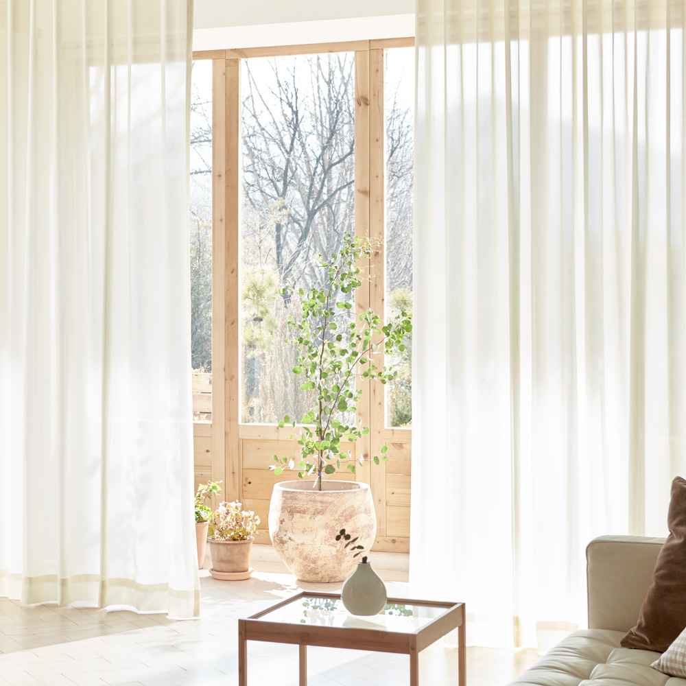 뷰하우스 크리미 쉬폰 아일렛 커튼 2p + 커튼봉 세트 61,580원