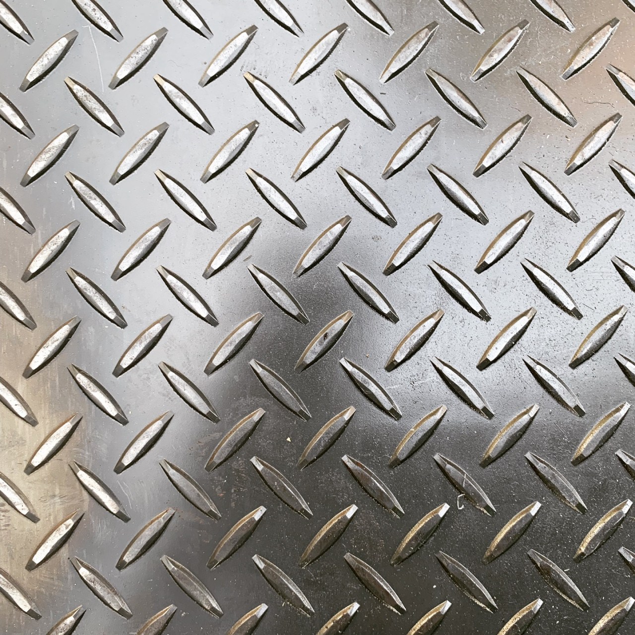 체크무늬철판 재단 4.5T 750x750(mm) 81,020원