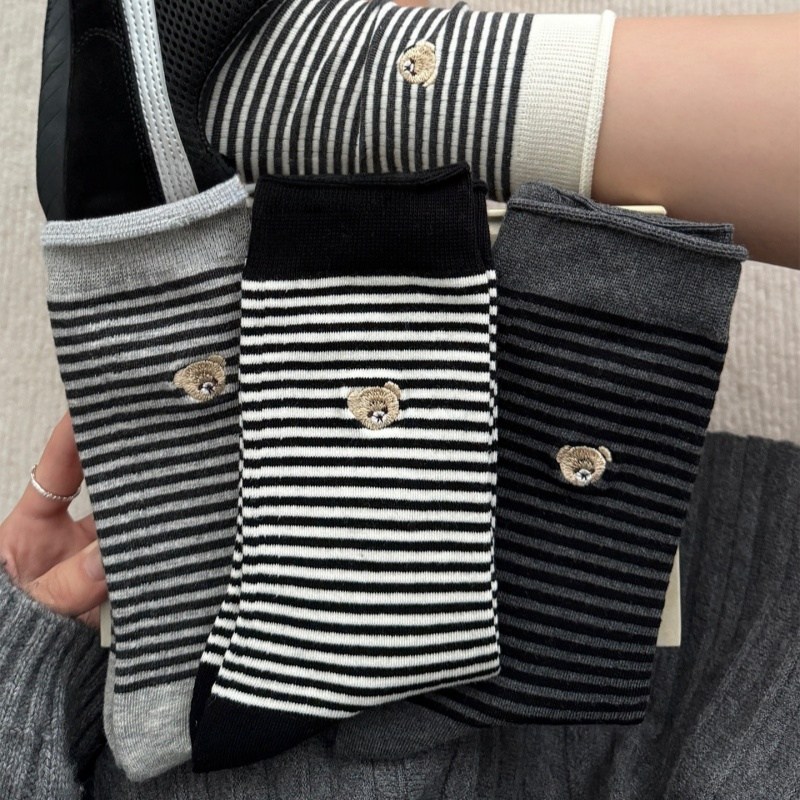 Banjiwu 여성 양말 귀여운 자수 스트라이프 겨울 양말 중목 양말 장목 양말 중목 양말 무압박 운동 양말 패션 양말 순면 양말 4족 세트 7,990원