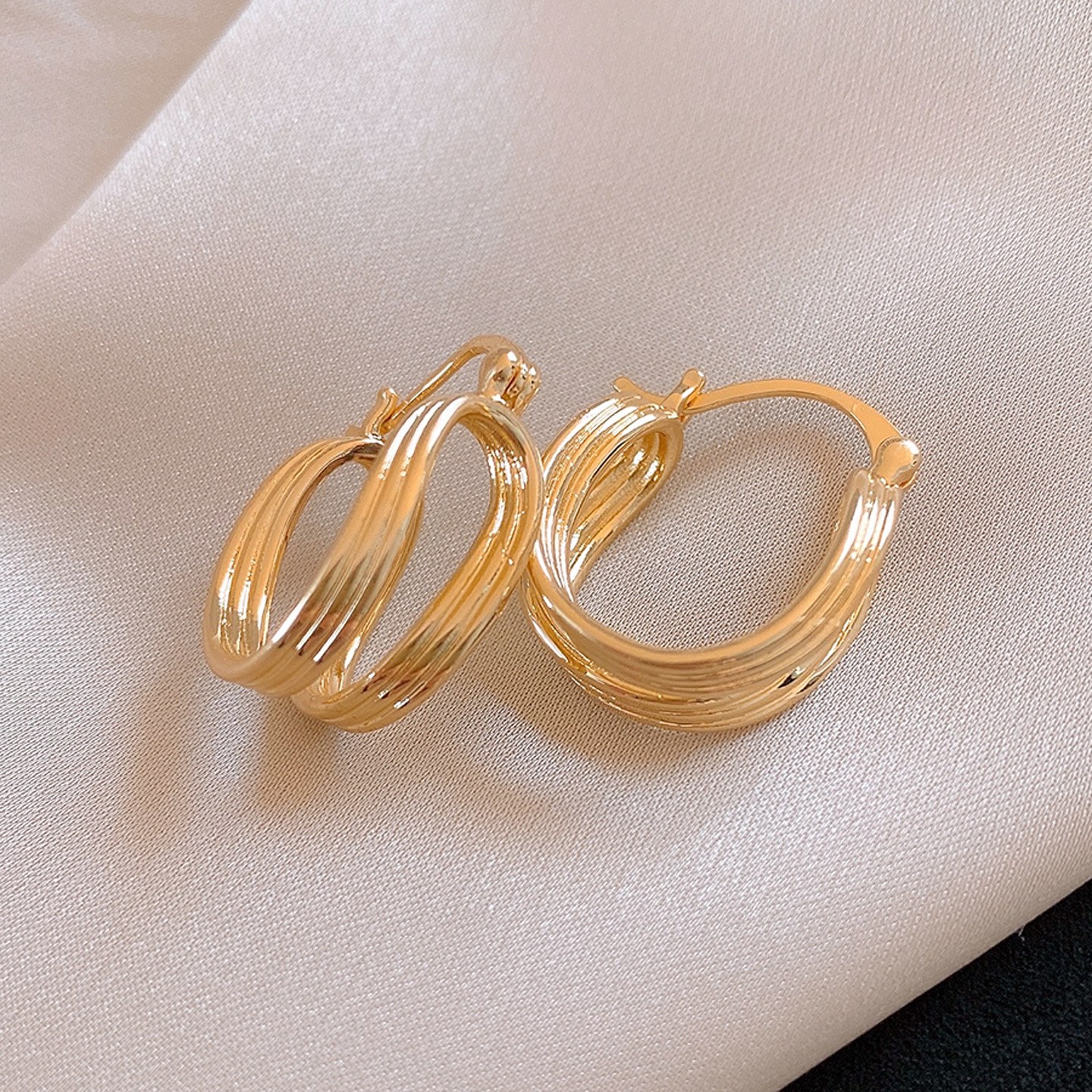 NXNA 14k골드 더블 라운드 아일렛 모던 귀걸이 XYL-ED041,골드도금 18,000원