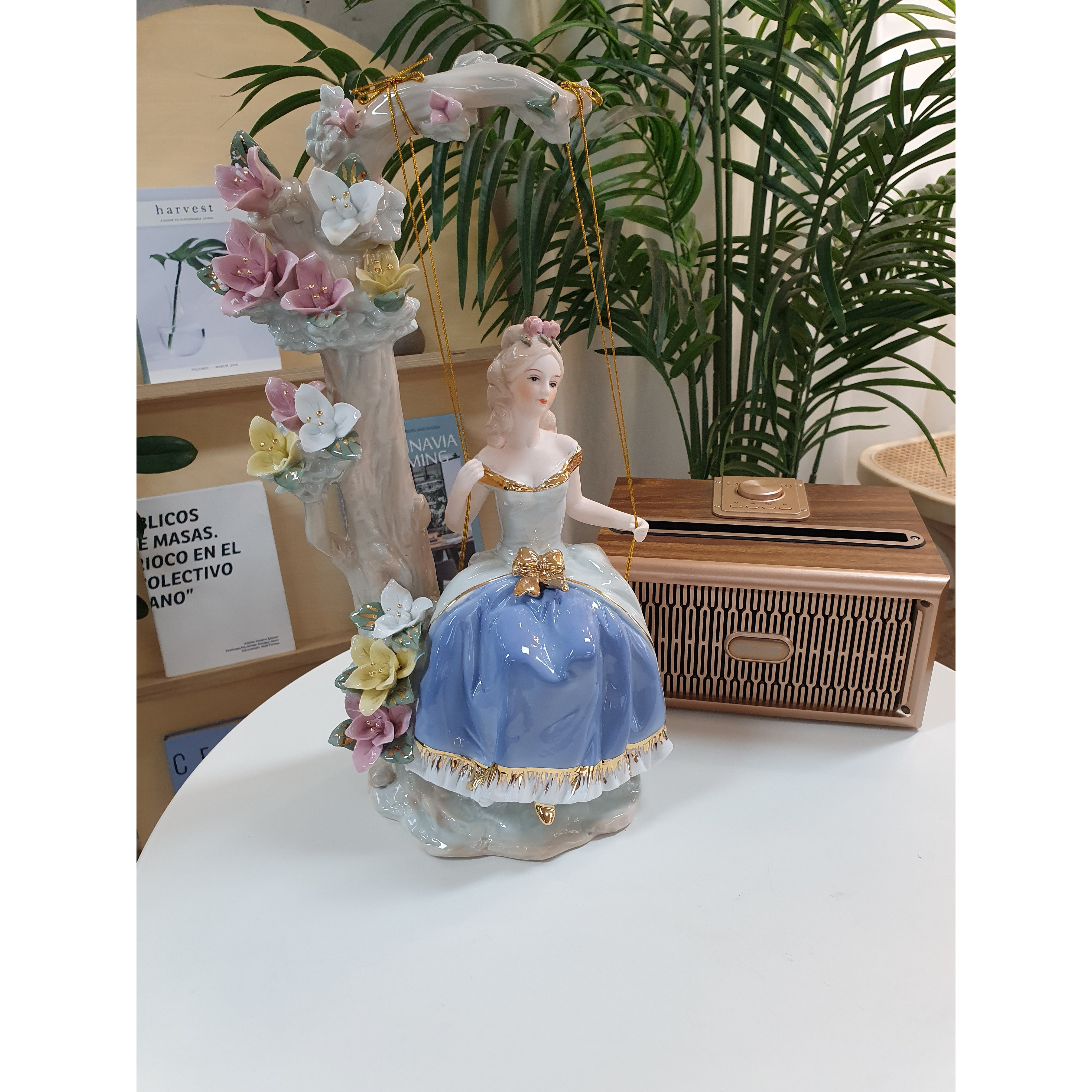 세라믹 그네 타는 여인 도자기 장식인형 개업선물 신혼집선물HW-10 87,800원