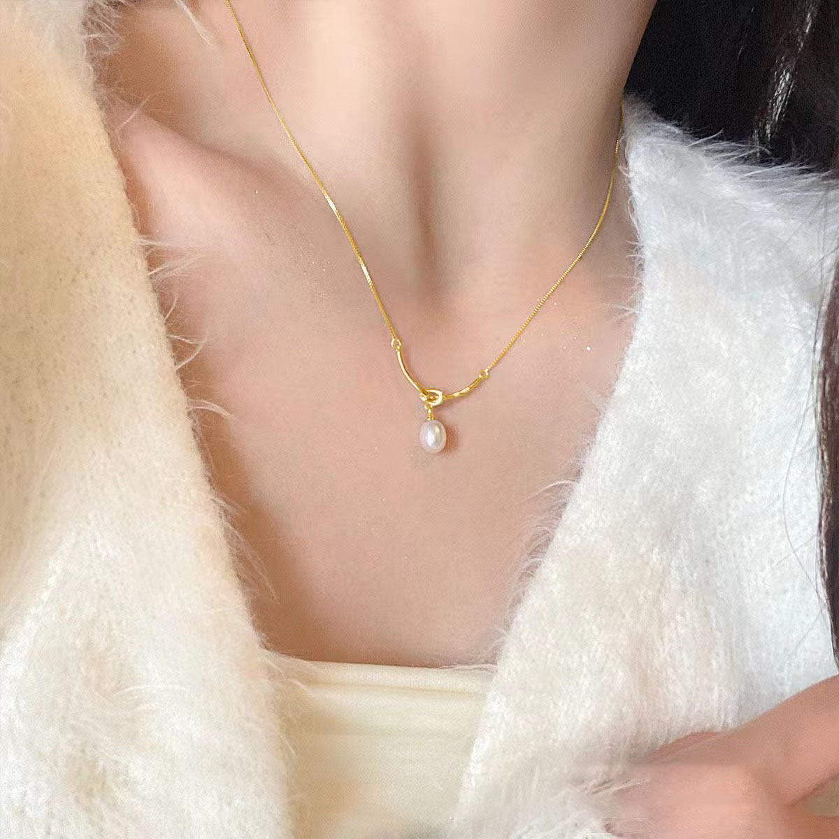 NXNA 14K 도금 매듭 담수진주 목걸이 여성스러운 럭셔리룩 고급스러운 액세서리 CS-XL043 68,900원