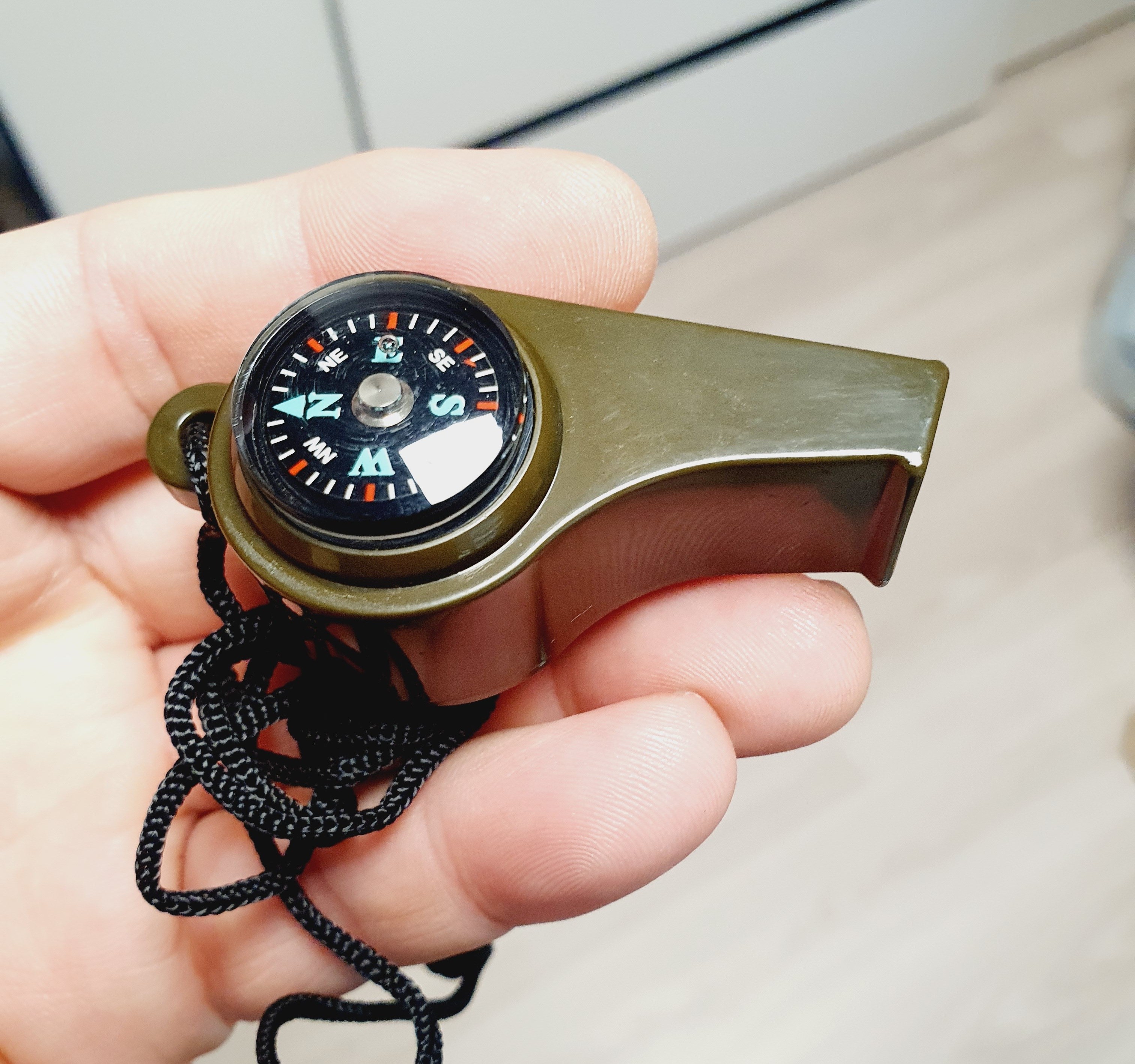 호신 서바이벌 나침반 온도계 호루라기 40cm줄 1,620원