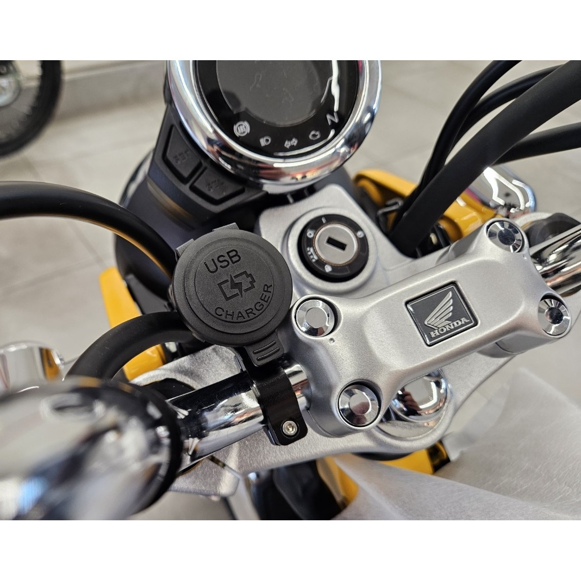 몽키125 닥스125 헌터125 QC3.0 초고속 2구 USB 시가잭 34,960원